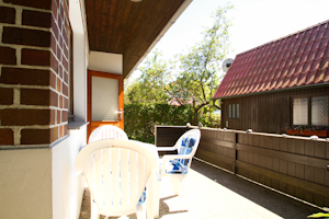 Terrasse · Ferienhäuschen am Kapitänshaus im Ostseebad Wustrow auf dem Fischland Darss Zingst